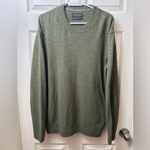 Textured Crewneck Sweater made from 100% organic cotton. In EUC